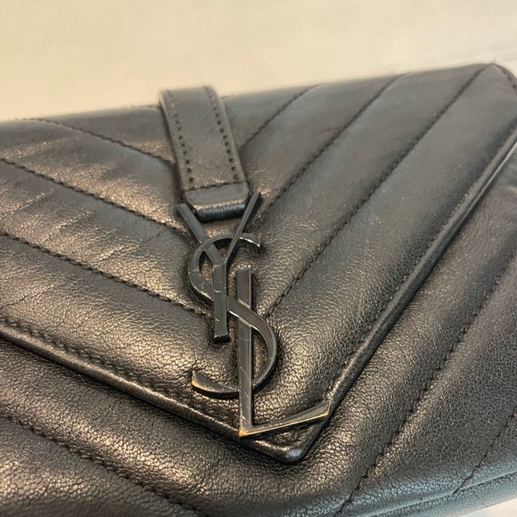 Saint Laurent College Chain Wallet Matelasse Chevron Leather
Black - Picture 4 of 8